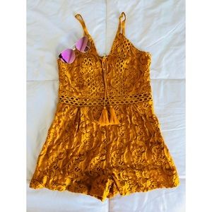 Beautiful mustard romper with exquisite detail 👑